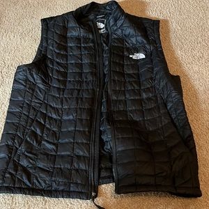 Mens north face vest